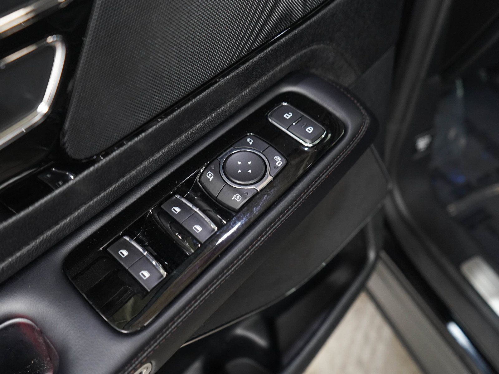 Used 2023 Lincoln Aviator Reserve w/ Equipment Group 201A AWD/4WD image 22