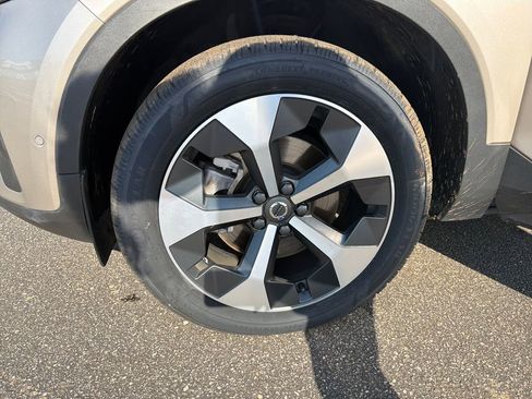 Certified 2024 Volvo XC40 B5 Plus w/ Protection Package Premier image 31