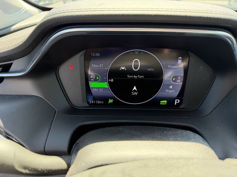 Used 2022 Chevrolet Bolt EUV LT w/ Convenience Package image 9