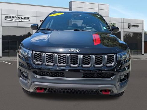 Used 2025 Jeep Compass Trailhawk AWD/4WD image 10