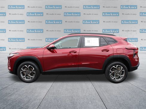 Used 2024 Chevrolet Trax LT w/ LT Convenience Package FWD image 9