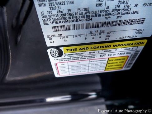 Used 2024 Ford Expedition Platinum image 37