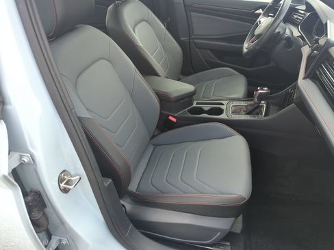 Used 2025 Volkswagen Jetta GLI Autobahn FWD image 37