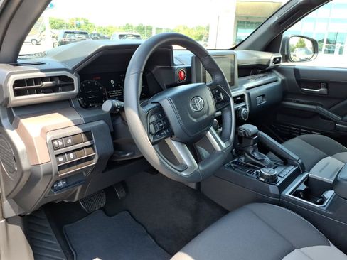 Used 2024 Toyota Tacoma TRD Off-Road AWD/4WD image 10