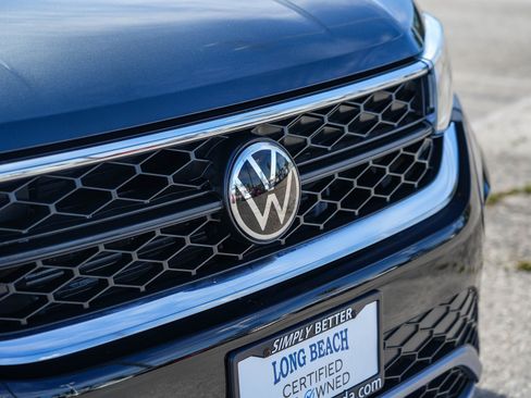 Used 2023 Volkswagen Taos SE image 3