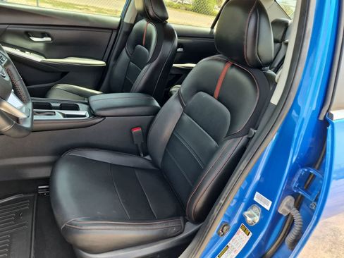 Used 2025 Nissan Sentra SR w/ SR Premium Package FWD image 19
