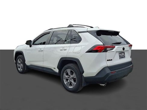 Used 2022 Toyota RAV4 XLE image 5