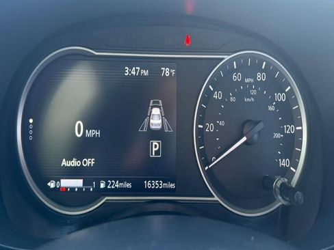 Used 2024 Nissan Versa SR image 19