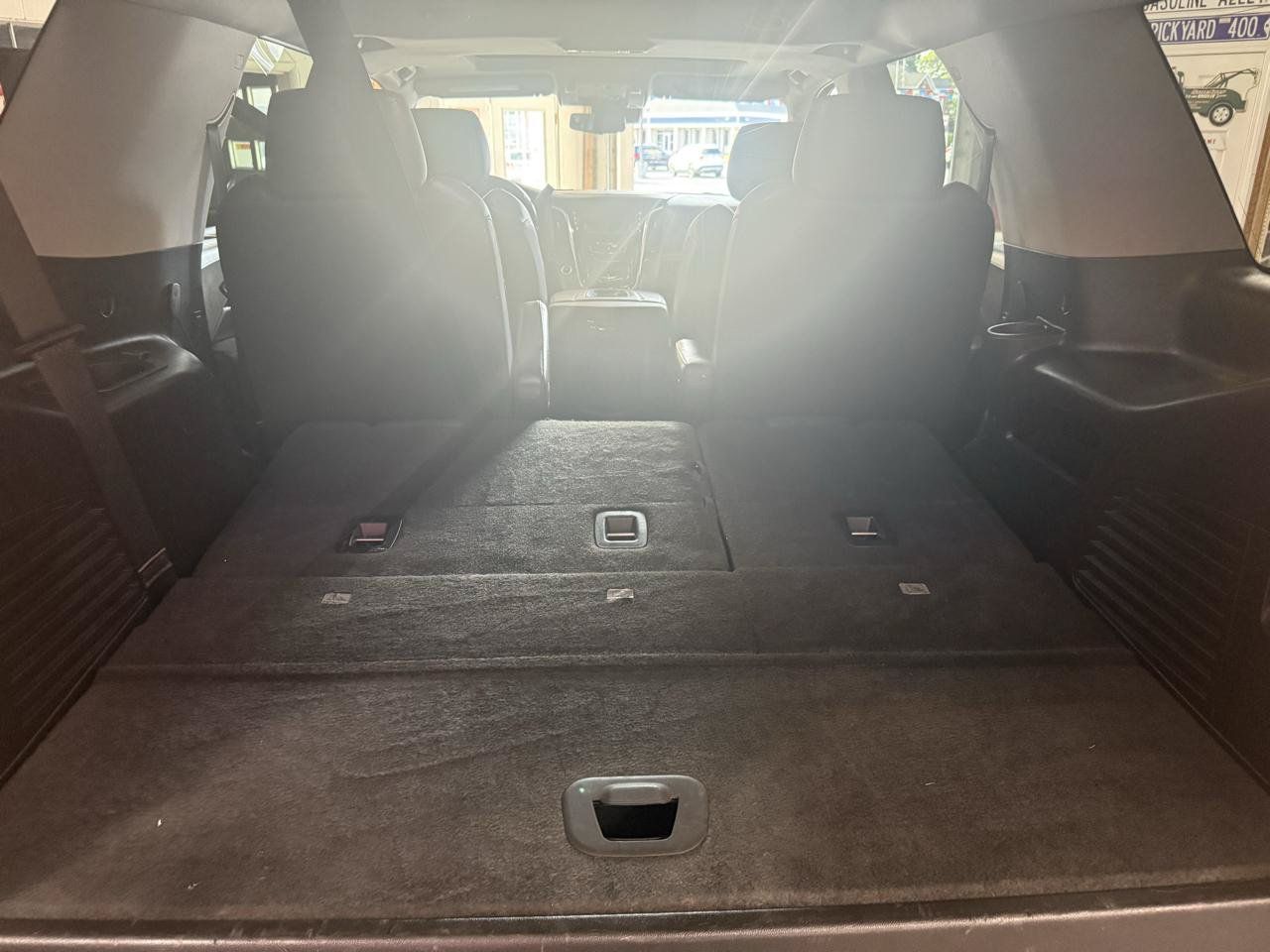 Used 2020 Cadillac Escalade Luxury AWD/4WD image 25