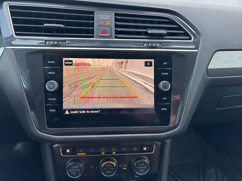 Used 2019 Volkswagen Tiguan SE w/ Panoramic Sunroof Package image 12