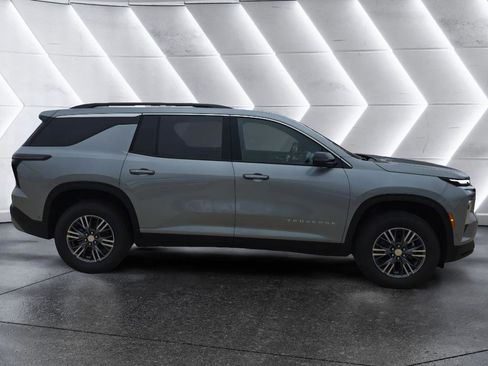 New 2026 Chevrolet Traverse LT w/ Enhanced Driving Package FWD image 4