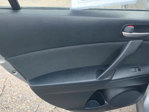 Used 2012 MAZDA MAZDA3 i Sport FWD image 16