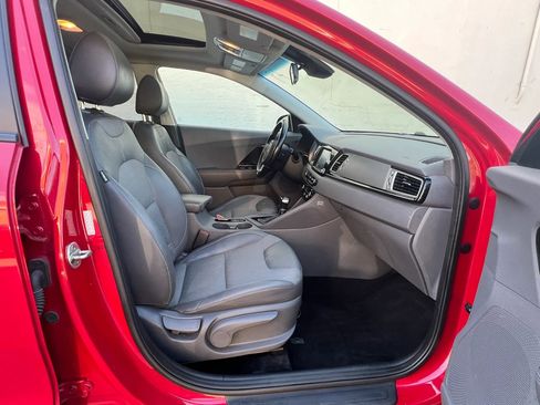 Used 2017 Kia Niro EX FWD image 33