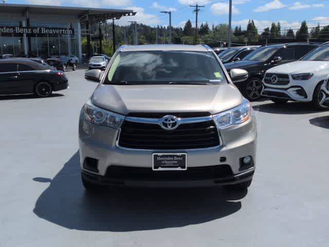 Used 2016 Toyota Highlander XLE AWD/4WD image 3