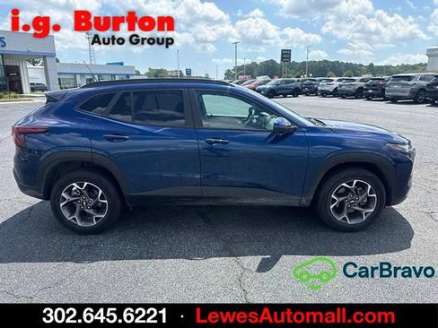 Used 2024 Chevrolet Trax LT w/ Driver Confidence Package FWD image 2