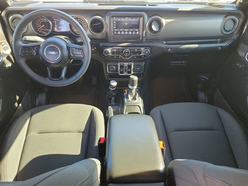 Used 2023 Jeep Gladiator Willys image 13