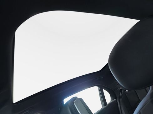 Used 2025 BMW 740i image 28