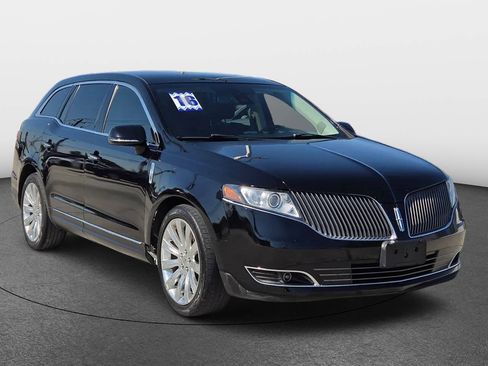 Used 2016 Lincoln MKT AWD image 1