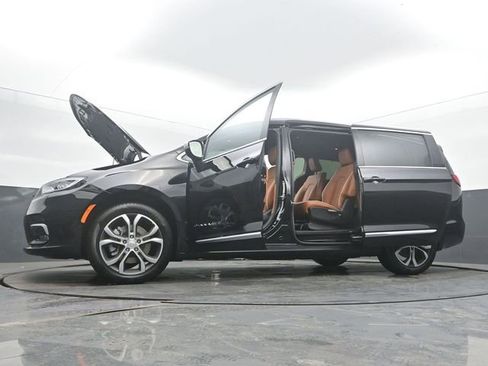 New 2026 Chrysler Pacifica Pinnacle AWD/4WD image 59