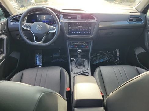 Certified 2023 Volkswagen Tiguan SE w/ Panoramic Sunroof Package FWD image 12