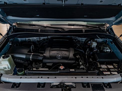 Used 2019 Toyota Tundra SR5 w/ SR5 Upgrade Package AWD/4WD image 29