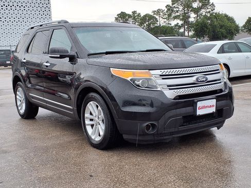 Used 2014 Ford Explorer XLT w/ Equipment Group 202A AWD/4WD image 2