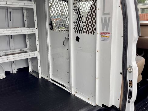 Used 2006 Chevrolet Express 2500 image 19