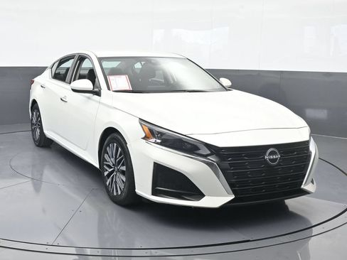 Used 2023 Nissan Altima 2.5 SV FWD image 9