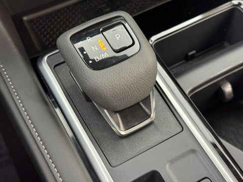 Used 2025 Nissan Pathfinder SL image 27