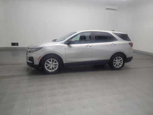 Used 2022 Chevrolet Equinox LS w/ LS Convenience Package FWD image 2