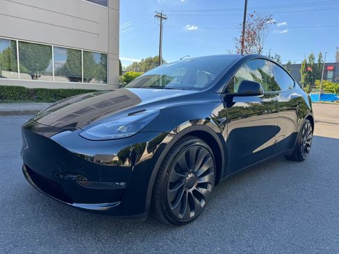 Used 2023 Tesla Model Y Performance AWD/4WD image 4