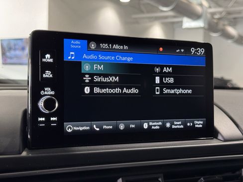 New 2025 Honda Pilot Touring image 10