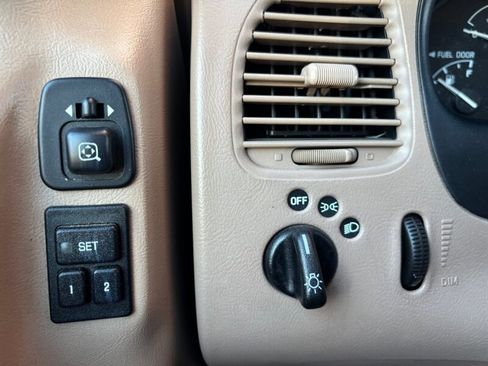 Used 1999 Ford Explorer Limited image 32