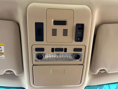 Used 2011 Land Rover Range Rover HSE LUX image 32