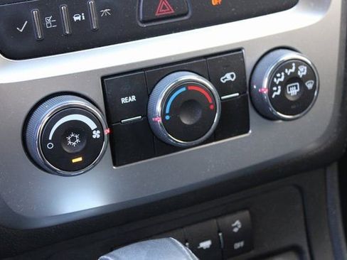 Used 2015 GMC Acadia SLE image 23