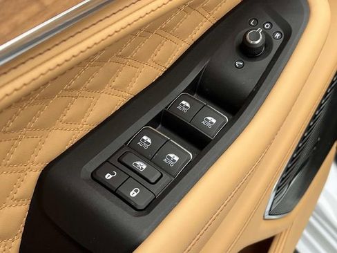 New 2026 Jeep Grand Cherokee Summit image 23