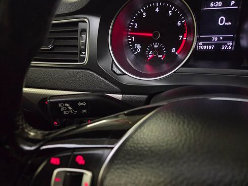 Used 2017 Volkswagen Jetta SE image 22