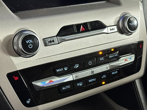 Used 2024 Ford Explorer XLT w/ Equipment Group 202A image 18