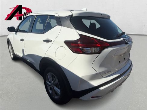 Used 2023 Nissan Kicks S image 3