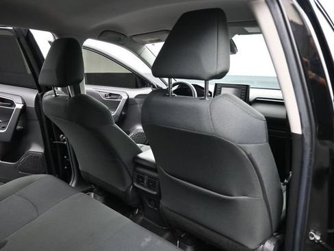 Used 2022 Toyota RAV4 LE FWD image 12