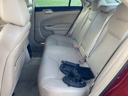 Used 2012 Chrysler 300 Limited RWD image 4