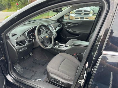 Used 2017 Chevrolet Malibu LT FWD image 10