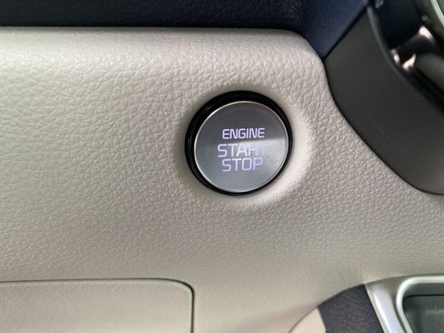 Used 2025 Kia Carnival EX FWD image 29