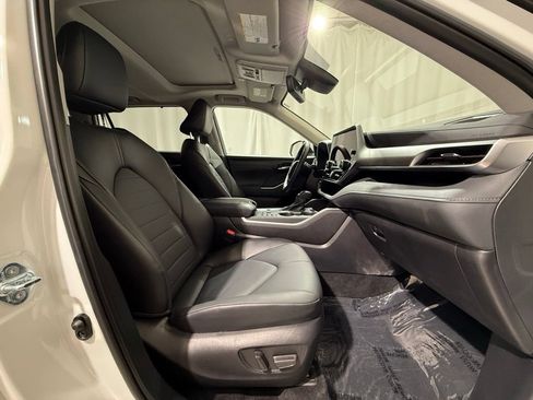 Certified 2025 Toyota Highlander XLE AWD/4WD image 24