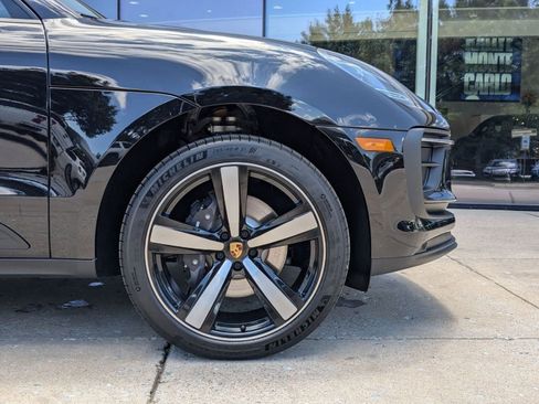 Used 2025 Porsche Macan image 11