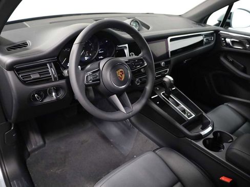 New 2026 Porsche Macan image 4