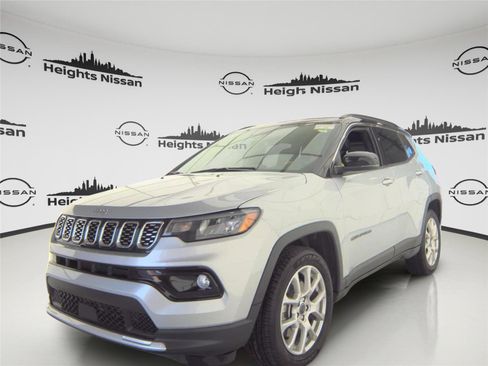 Used 2025 Jeep Compass Limited AWD/4WD image 2