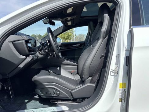 Used 2025 Porsche Panamera image 19