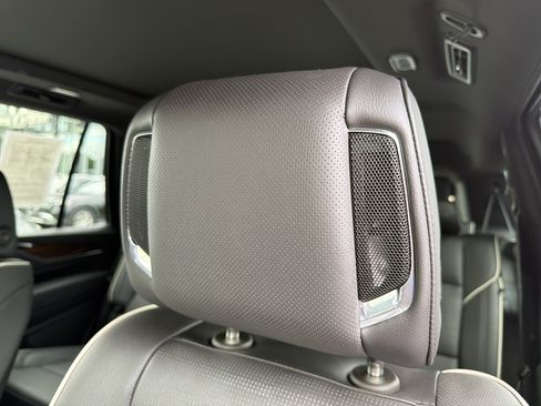 Used 2024 Cadillac Escalade Premium Luxury w/ Performance Package AWD/4WD image 11