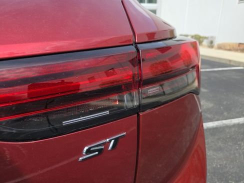 Used 2023 Buick Envision Essence w/ Sport Touring Package image 10